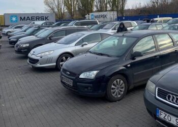 Українці безплатно віддаватимуть машини державі