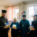 Представники духовенства Мукачівсько-Карпатської єпархії ПЦУ привітали поштарів с. Минай з наступаючими різдвяно-новорічними святами
