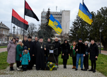 Представники української громадськості та духовенства ПЦУ молитовно вшанували в м. Ужгород 105-ті роковини Героїв Крут