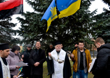 Єпископ Мукачівський і Карпатський Віктор Бедь очолив заупокійну літію за полеглими українськими воїнами-захисниками у російсько-українській війні на Алеї Слави Ужгородського міського цвинтаря Кальварія