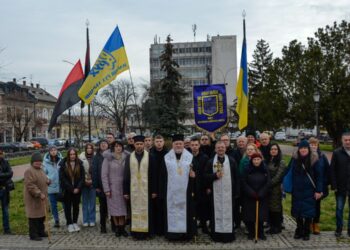 Представники української громадськості та духовенства Православної Церкви України молитовно вшанували День Героїв Небесної Сотні в м. Ужгород