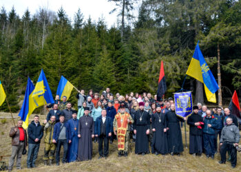 Представники української громадськості, місцевого самоврядування, РУХу, духовенства ПЦУ та МГКЄ вшанували Героїв Карпатської України на Яблунецькому перевалі