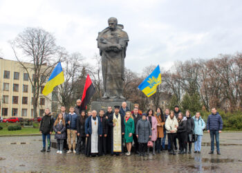 Представники української громадськості, за участі духовенства ПЦУ, вшанували світлу пам’ять Тараса Шевченка в м. Ужгород до 209-річчя від дня народження Великого пророка української нації