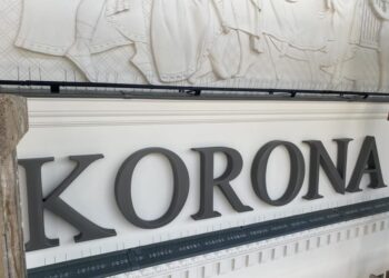 В Ужгороді комісія департаменту культури перевірила памʼятку архітектури “Корону”