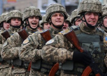 Фіскали пояснили, кому з волонтерів можна не сплачувати податки на донати, а кому доведеться це зробити