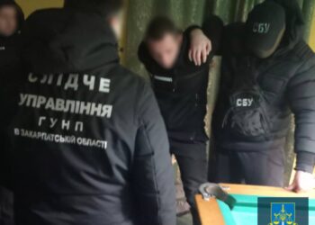 5 років ув’язнення – вирок суду мешканцю Закарпаття за вимагання неіснуючого боргу та незаконне носіння зброї