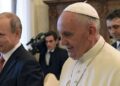 Папа Римський зробив чергову заяву, в якій закликав не допомагати армії України