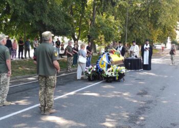 В Ужгороді в останню путь провели бійця ЗСУ Олександра Мельника