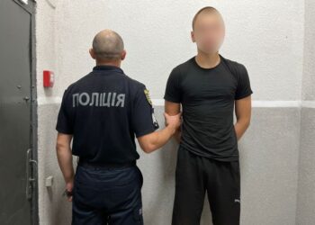 В Мукачеві затримали неповнолітнього, який ледь не зарізав людину