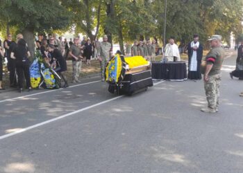 В Ужгороді в останню путь провели захисника України Віталія Лошака