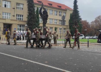 В Ужгороді в останню путь провели Андріяна Безклепного