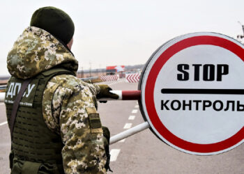 Виїзд за кордон 2023 – чи може виїхати заброньований чоловік, опікун особи з інвалідністю, виключений з обліку