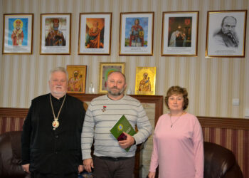 Єпископ Віктор Бедь удостоїв майора Євгена Ясінського, українського воїна-захисника високої відзнаки – ордена «Хрест за Честь і Віру»