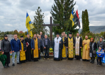 У м. Тячів реставрували та освятили історичний поклінний Хрест на честь полеглих Героїв Карпатської України та всіх борців за незалежність України