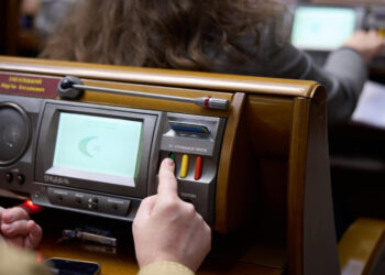 З КЗпП виключили норму про перенесення вихідних та робочих днів роботодавцями за рекомендацією Уряду