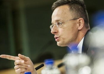 Сійярто уже в НАТО заявляє про “провал” стратегії щодо України, хоче нової