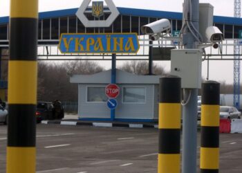 Словацькі автоперевізники погрожують блокувати пункт пропуску “Вишнє Нємецьке” на кордоні з Україною з 1 грудня