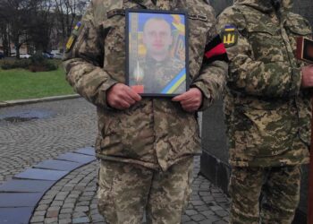 В Ужгороді відбувся похорон загиблого військового Владислава Решетніка