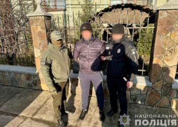 На Закарпатті поліція викрила директора фірми з міжнародних перевезень на переправленні військовозобов’язаних за кордон