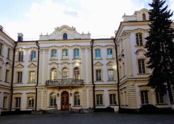 Корупція в судах – виконання вироку судді Мукачівського суду Закарпаття Михайлу Паку не зупинили
