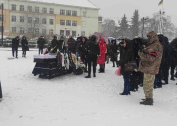 В Ужгороді відбувся похорон загиблого військового Тараса Поповича