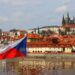 У Чехії оголосили звинувачення комуністу, який показав прапор Росії з літерою Z