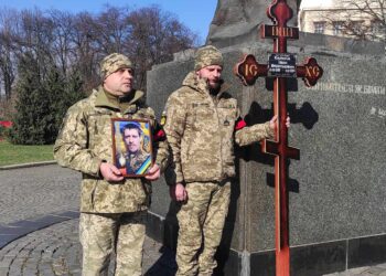 В Ужгороді відбувся похорон загиблого військового Івана Карапа