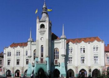 У Мукачеві на закупівлі котлів для освітніх закладів переплатили майже 3 млн грн – підозрюють співробітницю міської ради