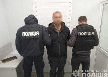 «Звільнення з полону» за понад 10 тис. доларів: поліція Ужгорода затримала шахрая, який ошукав дружину військового