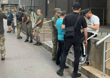 Працівника, який мав бронювання, примусово мобілізували та відправили у військову частину: що вирішив суд