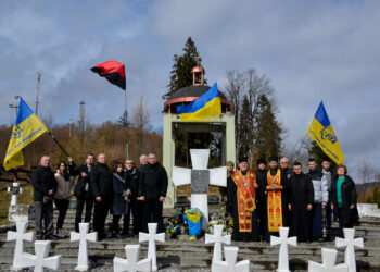 На Верецькому перевалі, біля могил розстрілу мадярськими і польськими окупантами Карпатських січовиків, молитовно вшанували Героїв Карпатської України