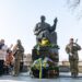 В Ужгороді, представники духовенства Мукачівсько-Карпатської єпархії ПЦУ, разом з громадськістю, піднесли квіти до пам’ятника Августину Волошину
