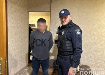 В Ужгороді поліція затримала зловмисника, який у себе в квартирі задушив 23-річну жительку Київщини