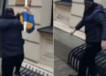 Поліція Риги шукає зловмисника, який зірвав прапор України у центрі міста