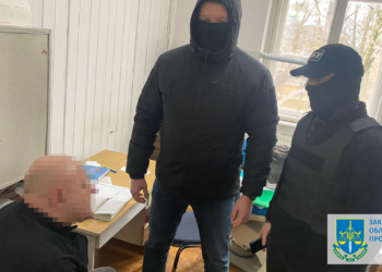 2000 доларів США хабаря за фіктивну інвалідність для уникнення призову – на Закарпатті судитимуть лікаря-члена ВЛК