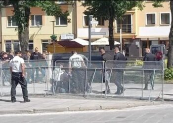 Автор першого підручника з державотворення