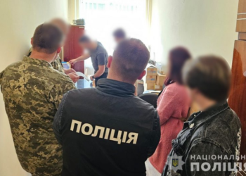 Викрили працівників ТЦК, які за хабарі знімали з розшуку ухилянтів (ФОТО)