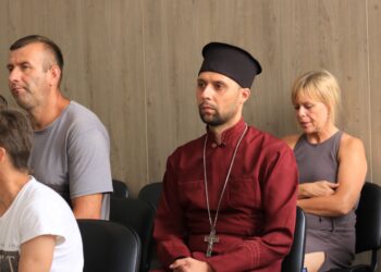 Представник Мукачівсько-Карпатської єпархії ПЦУ протоієрей Ілля Канакін взяв участь у зустрічі з родинами полеглих українських воїнів-захисників в Ужгородській РДА-РВА