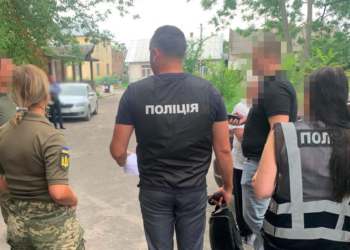При затриманні військовозобовʼязаних поліцейські повинні негайно повідомити родичів про місце перебування затриманого – висновок суду