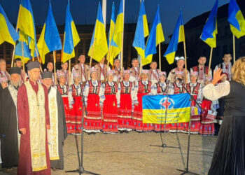 Представники кліру Мукачівсько-Карпатської єпархії ПЦУ взяли участь у молитовній зустрічі сонця та покладанні квітів до пам’ятника Тарасу Шевченка у День незалежності України в м. Ужгород
