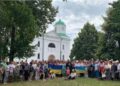 Із прапорами України: у Каневі на Черкащині парафія вийшла зі складу УПЦ МП
