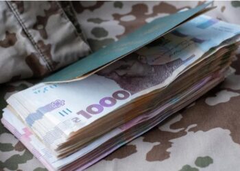 Зарплата військовослужбовців з 1 серпня 2024 року: хто гарантовано отримуватиме 100 000 грн