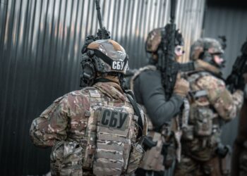Вимагали гроші та жорстоко катували: у Києві затримали банду рекетирів, якою керував росіянин
