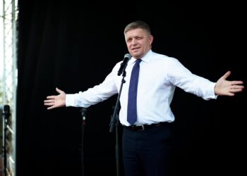 Фіцо пригрозив Україні припинити постачання електроенергії через відмову від транзиту російського газу