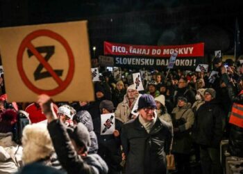 У Братиславі люди вийшли на протест проти зовнішньої політики Фіцо
