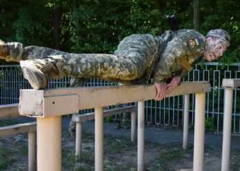 В українських вишах з вересня вводять базову військову підготовку