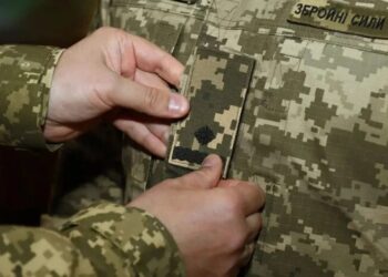Хто в ЗСУ може отримати офіцерські звання та керівні посади? Указ Зеленського
