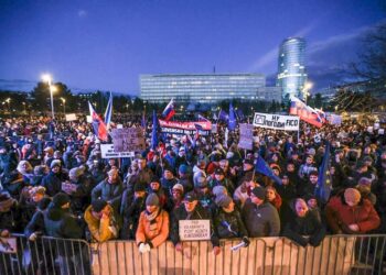 У низці міст Словаччини протестують проти проросійського Фіцо