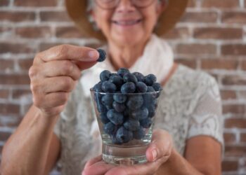 Що їсти, щоб довго жити. Експерт назвав сім продуктів для довголіття