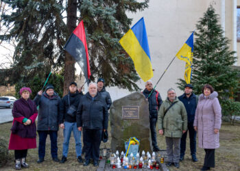 Представники Закарпатської крайової організації НРУ та української громадськості вшанували Героїв Революції Гідності в м. Ужгород